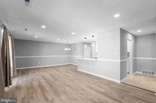 6728-529 Wilson Bridge Dr, OXON HILL, MD, 20745-1829 | Card Image