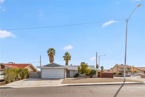6629 Burgundy Way, Las Vegas, NV, 89107-3337 | Card Image