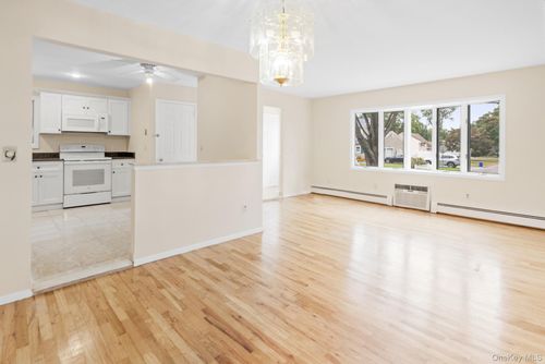 39 Wellington Ave, Deer Park, NY, 11729-1231 | Card Image