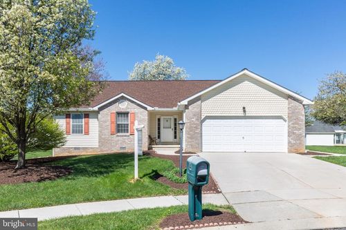 4 Straw Ct, LITTLESTOWN, PA, 17340-9554 | Card Image