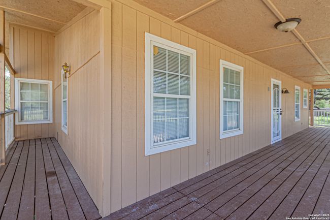 180 Brandon Way, House other with 3 bedrooms, 2 bathrooms and null parking in Poteet TX | Image 5