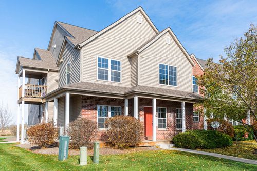 639 Stonegate Dr, Sycamore, IL, 60178-8943 | Card Image