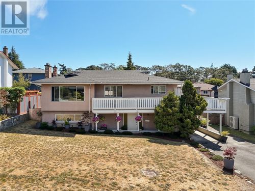 3273 Megaw Pl, Victoria, BC, V8P5J7 | Card Image