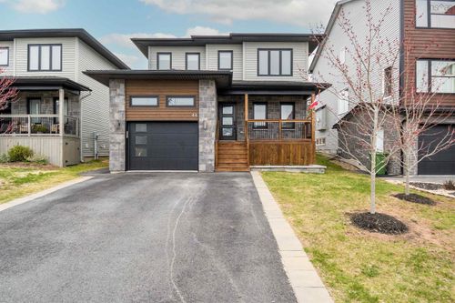 44 Innsbrook Way, Bedford, NS, B4B0X6 | Card Image