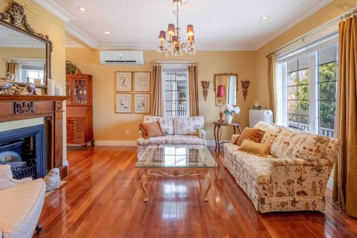 102 Crescent St, Sydney, NS, B1S2Z8 | Card Image