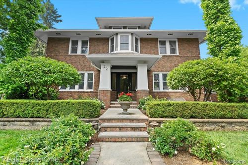 22 Elm Park Blvd, Pleasant Ridge, MI, 48069-1105 | Card Image