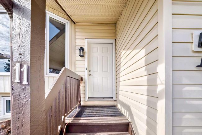 11 Cedargrove Way Sw, House other with 4 bedrooms, 3 bathrooms and 2 parking in Calgary AB | Image 8