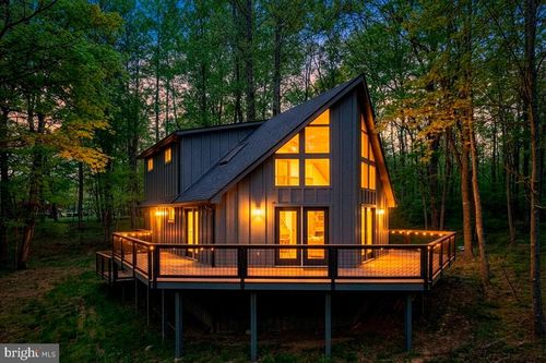 325 Persimmon Hill Dr, Roseland, VA, 22967-2753 | Card Image