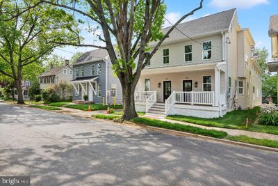 25 E 2 Nd Street, Home with 4 bedrooms, 2 bathrooms and null parking in MOORESTOWN NJ | Image 2