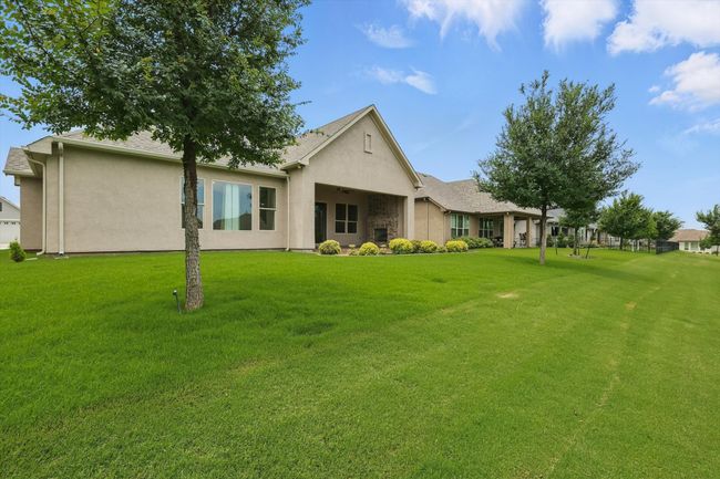 Rear view of house with stucco siding and a lawn | Image 34