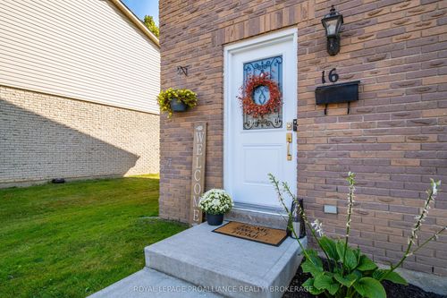 16 Rosemund Cres, Kingston, ON, K7M6Z3 | Card Image