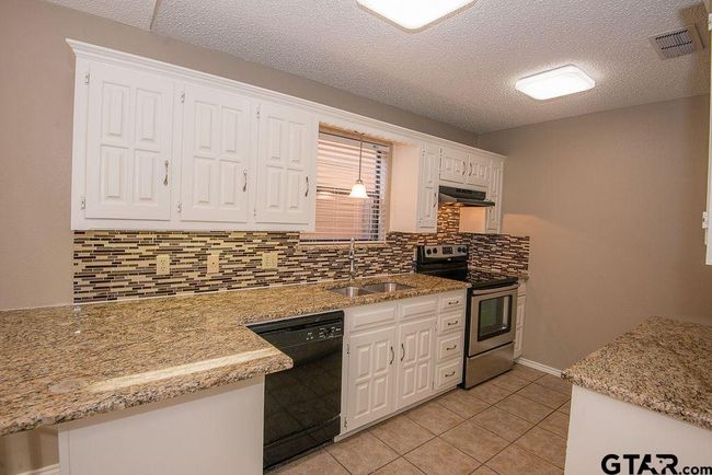5907 Hollytree Dr, Townhouse with 2 bedrooms, 2 bathrooms and null parking in Tyler TX | Image 12