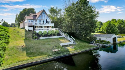 10823 Lakeside Dr, Perrinton, MI, 48871-9650 | Card Image