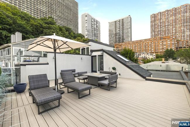 12 Hooks Ln, Condo with 4 bedrooms, 4 bathrooms and null parking in Edgewater NJ | Image 35