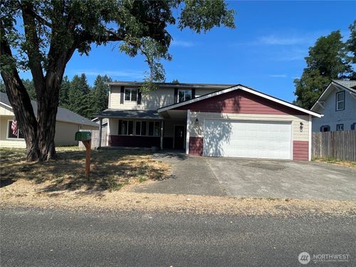 911 Sw Front St, Winlock, WA, 98596-9423 | Card Image