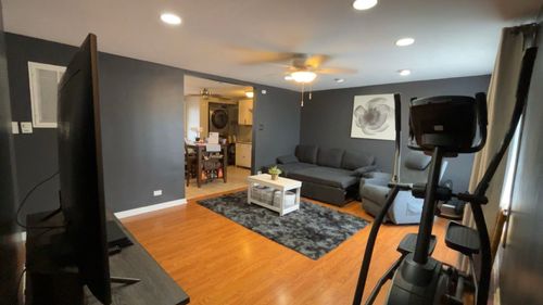 8948 S Main St, Hometown, IL, 60456-1103 | Card Image