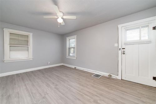 811 Marvin Ave, Saint Louis, MO, 63135-3137 | Card Image