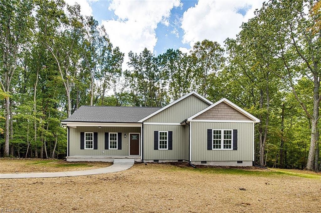 Westwood Dr, Seagrove, NC 27341