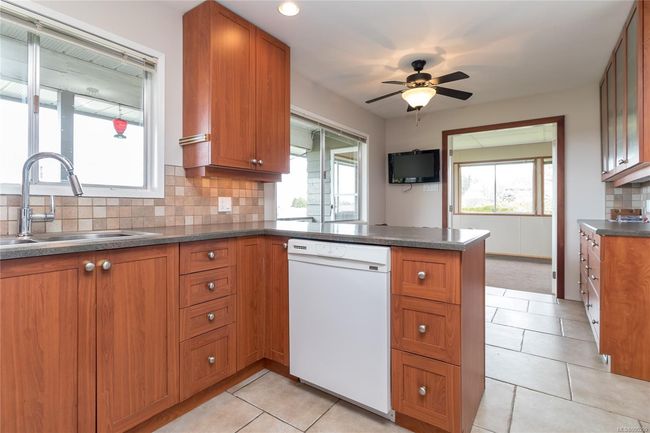 416 Parkhill Terr, House other with 5 bedrooms, 3 bathrooms and 8 parking in Ladysmith BC | Image 21