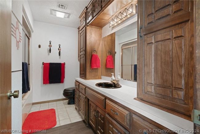 40079 E County Road 1315, House other with 3 bedrooms, 4 bathrooms and null parking in McCurtain OK | Image 20