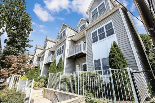 297 W Post Rd, White Plains, NY, 10606-2944 | Card Image