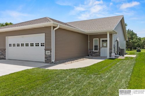 249 Langworthy Ln, Seward, NE, 68434-3044 | Card Image