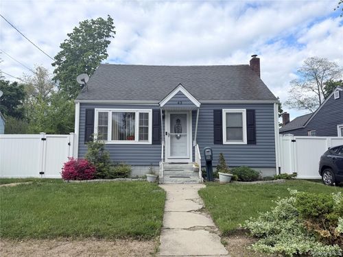 43 Bethpage Rd, Copiague, NY, 11726-1422 | Card Image