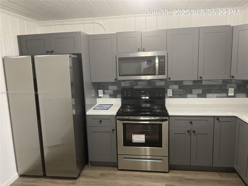 apt-2-4000 Greenwood Ave, West Palm Beach, FL, 33407-4000 | Card Image