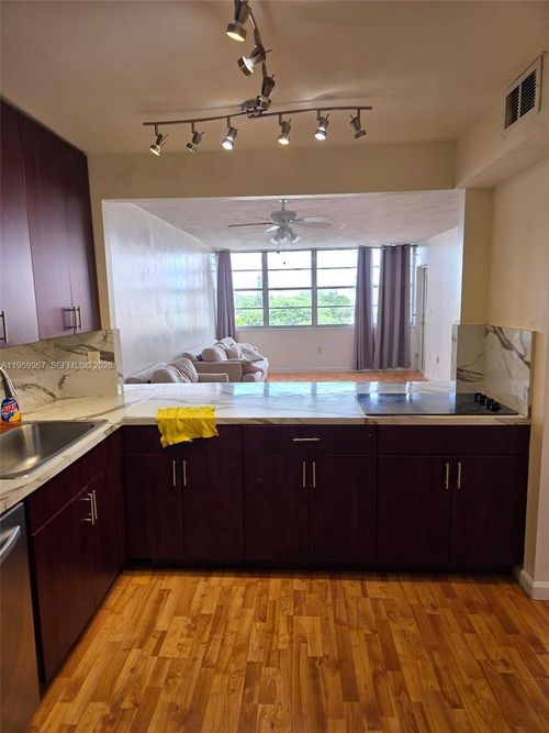 501e-1351 Ne Miami Gardens Dr, Miami, FL, 33179-4771 | Card Image