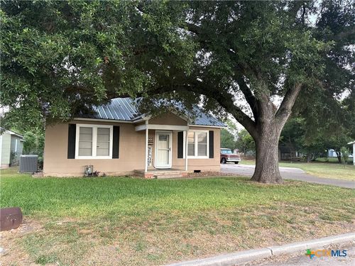 326 S Texana St, Hallettsville, TX, 77964-2915 | Card Image
