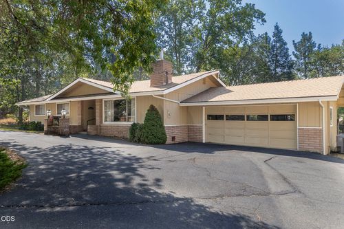 301 Lloyd Drive, Grants Pass, OR, 97526 | Card Image