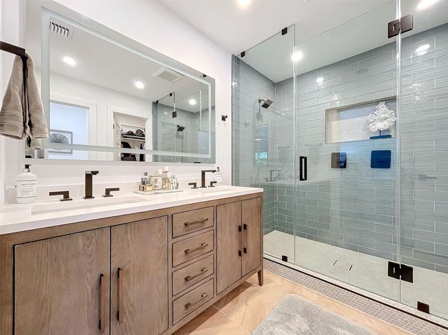 Main bathroom | Image 29