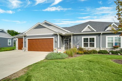 135 Phantom Lake Ct, Mukwonago, WI, 53149-5603 | Card Image
