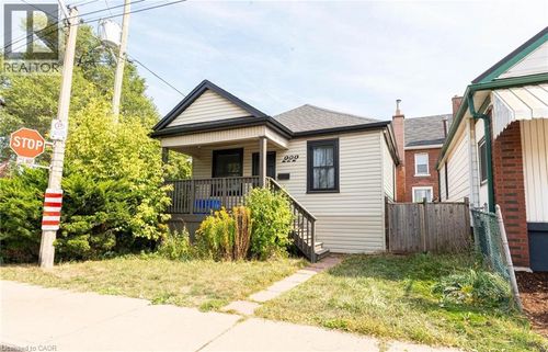 222 Kensington Ave N, Hamilton, ON, L8L7N7 | Card Image
