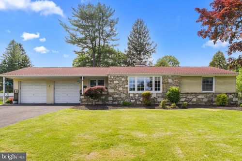 2 Brook Ln, YARDLEY, PA, 19067-2808 | Card Image