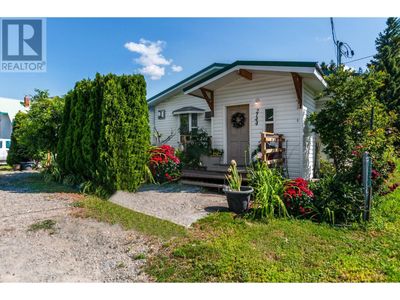 2144 Main St, House other with 2 bedrooms, 1 bathrooms and 3 parking in Cawston BC | Image 1