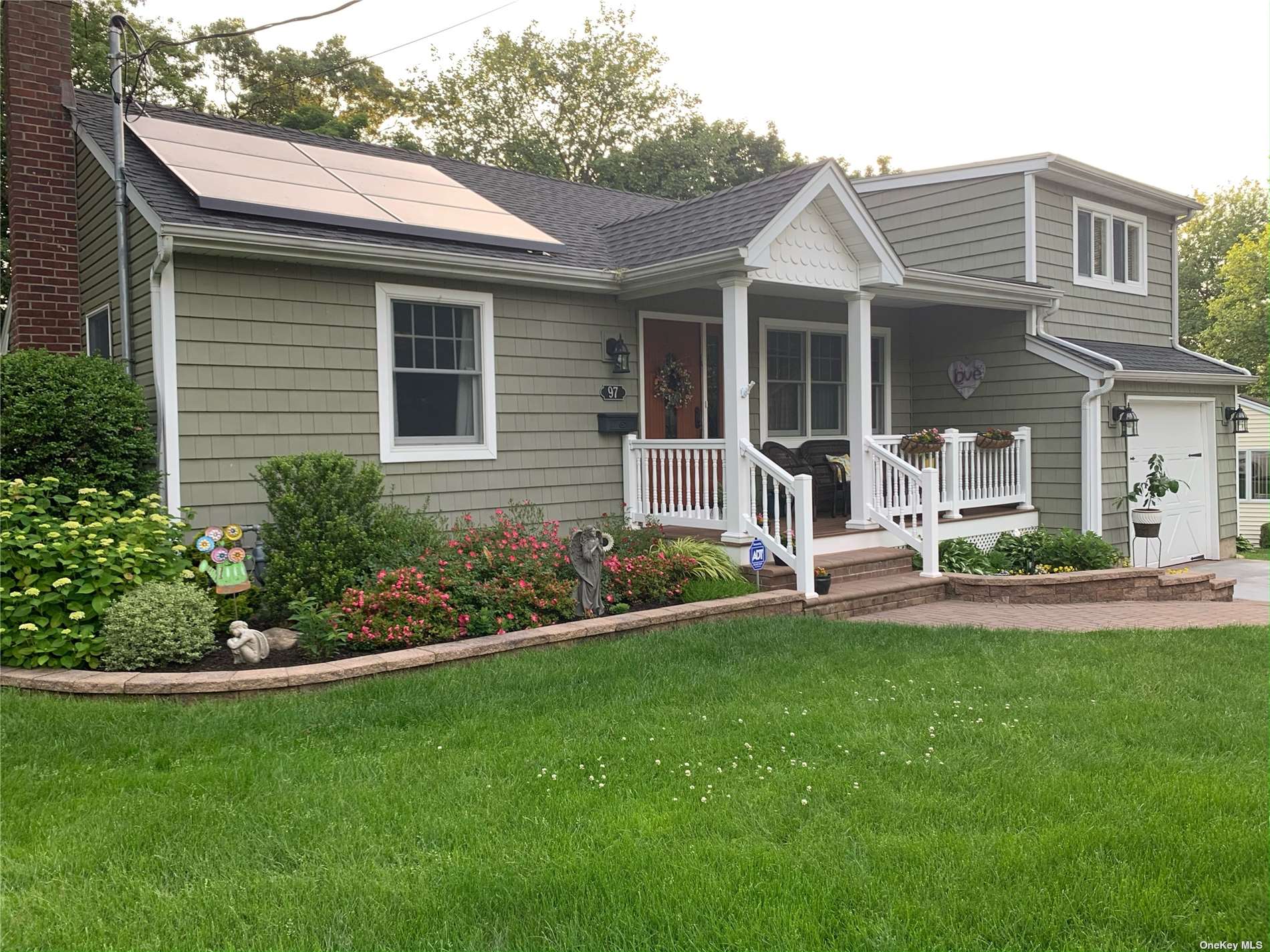 Iceland Dr, Huntington Station, NY 11746