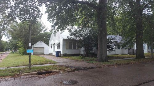 827 Kern Street, Waterloo, IA, 50703 | Card Image