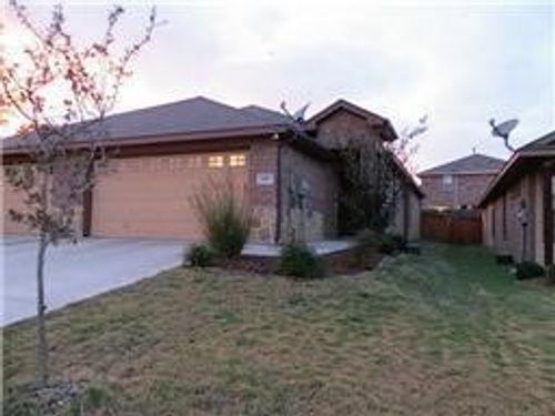2305 Wood River Pkwy, Mansfield, TX, 76063-6075 | Card Image