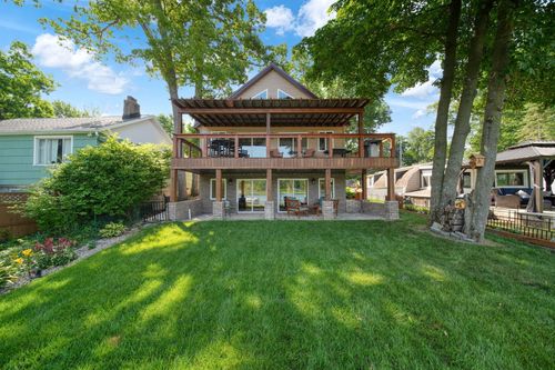 652 Swains Lake Dr, Concord, MI, 49237-9540 | Card Image