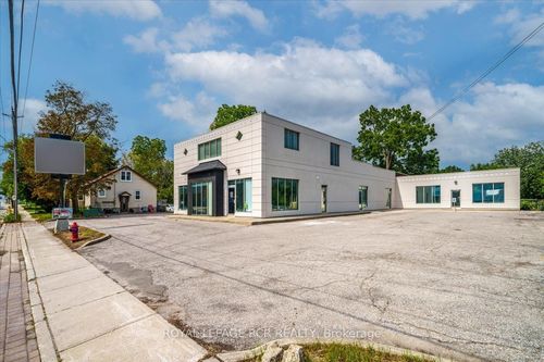 361 Eagle St, Newmarket, ON, L3Y1K5 | Card Image