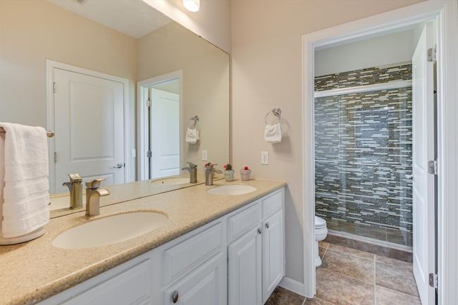 Shared bath between extra bedroom 1 and 2. | Image 22