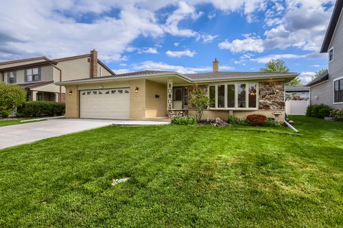 1305 E Ardyce Ln, Mount Prospect, IL, 60056-2637 | Card Image