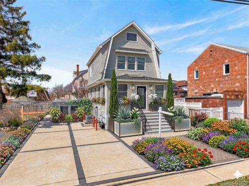 19 6th St, Garden City Park, NY, 11040-4109 | Card Image