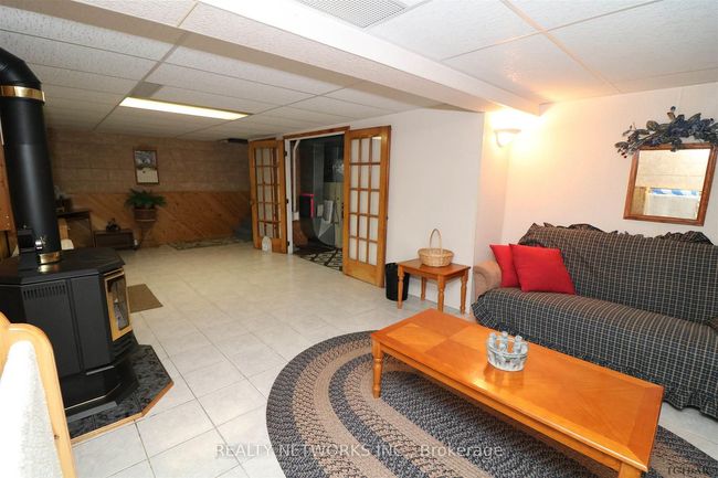 662 Edward Ave, House other with 2 bedrooms, 1 bathrooms and 2 parking in Holtyre ON | Image 4