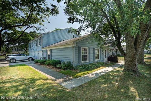 2652 Wildwood Ct, Lake Orion, MI, 48360-1758 | Card Image