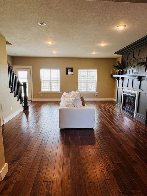 101 Pebble Ln, Torrington, WY, 82240-8407 | Card Image
