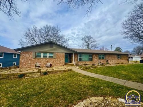 402 Minnetare Ln, Hiawatha, KS, 66434-2741 | Card Image