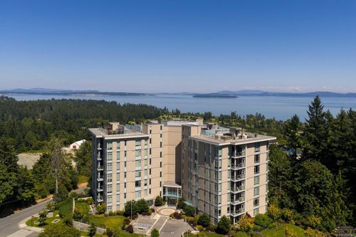 602-5388 Hill Rise Terr, Saanich, BC, V8Y3K3 | Card Image