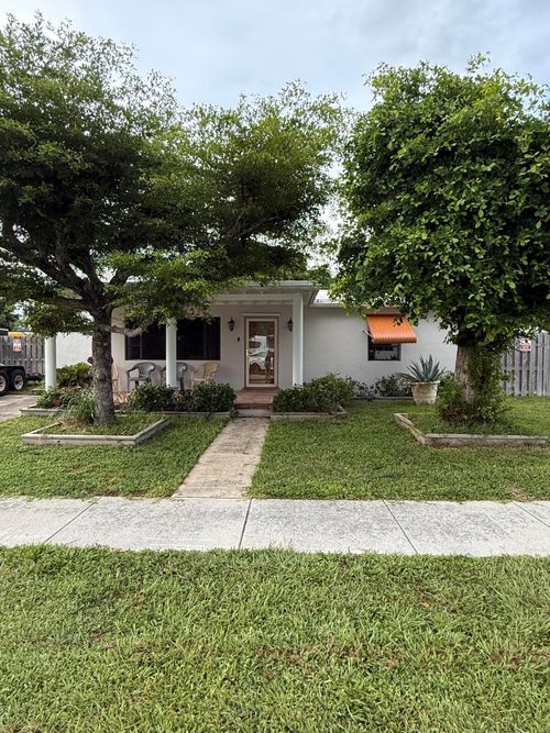 817 Elm Rd, West Palm Beach, FL, 33409-6172 | Card Image